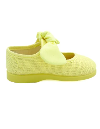 mercedita para nina de ceremonia con lazo en la correa