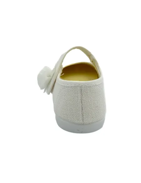 mercedita para nina con flor de ceremonia