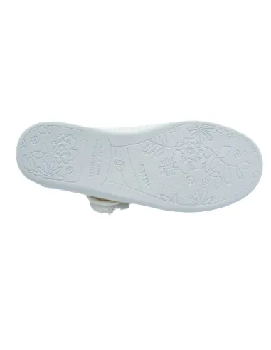 mercedita para nina con flor de ceremonia