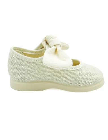 mercedita para nina de ceremonia con lazo en la correa