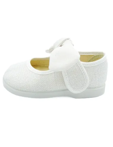 mercedita para nina de ceremonia con lazo en la correa