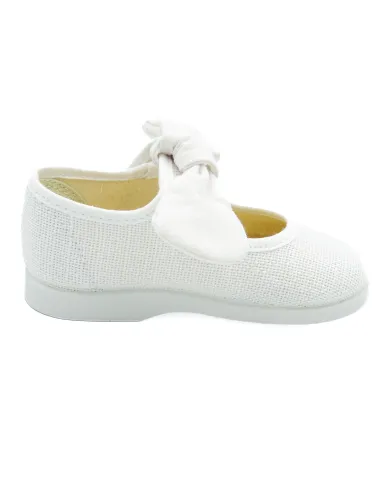 mercedita para nina de ceremonia con lazo en la correa