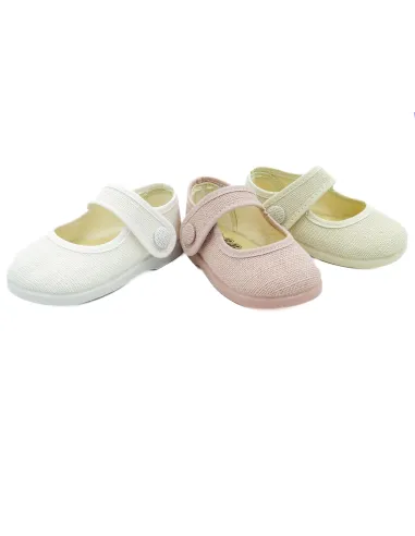 mercedita de lino con un boton para la nina