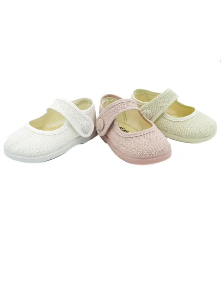 mercedita de lino con un boton para la nina