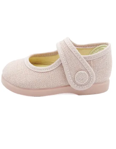 mercedita de lino con un boton para la nina