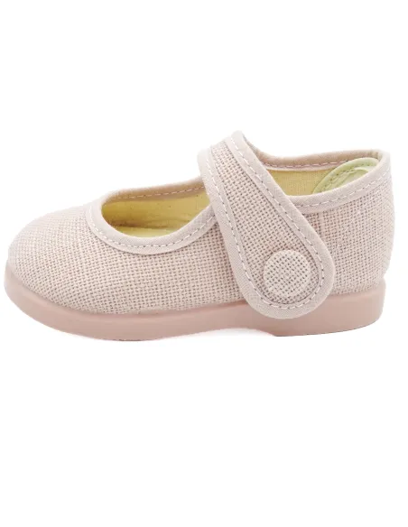 mercedita de lino con un boton para la nina