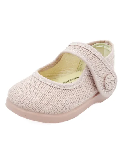 mercedita de lino con un boton para la nina