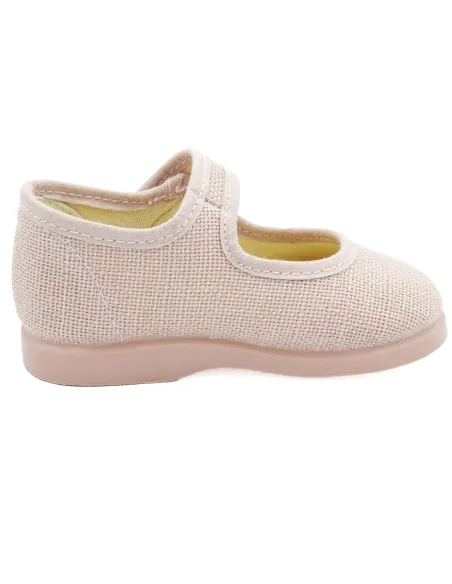 mercedita de lino con un boton para la nina