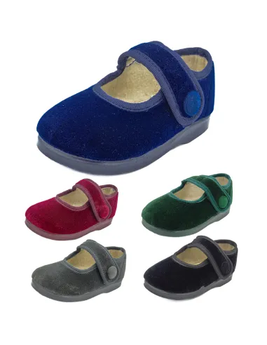 mercedita de nina con un boton de adorno