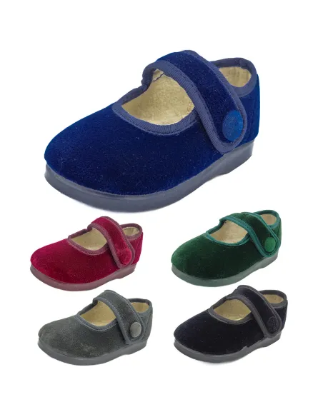 mercedita de nina con un boton de adorno